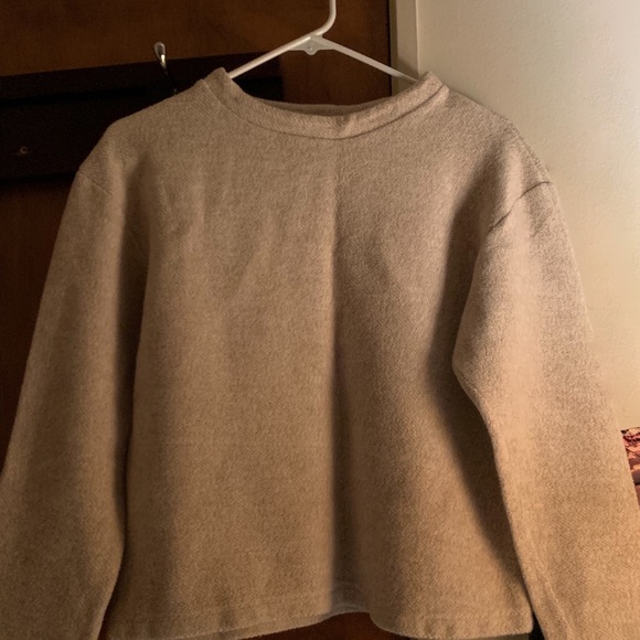 H & M creamy beige sweater. - Picture 1 of 2